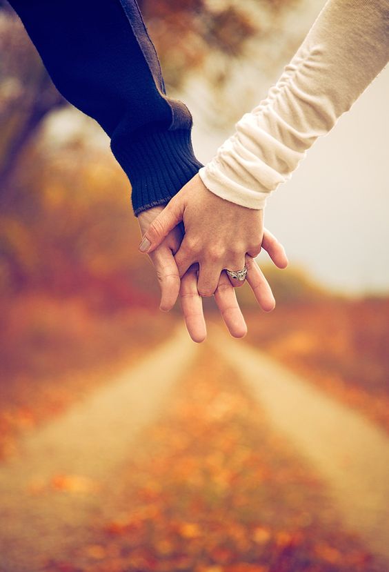 20 Super Captivating Fall Engagement Photo Ideas | Roses & Rings