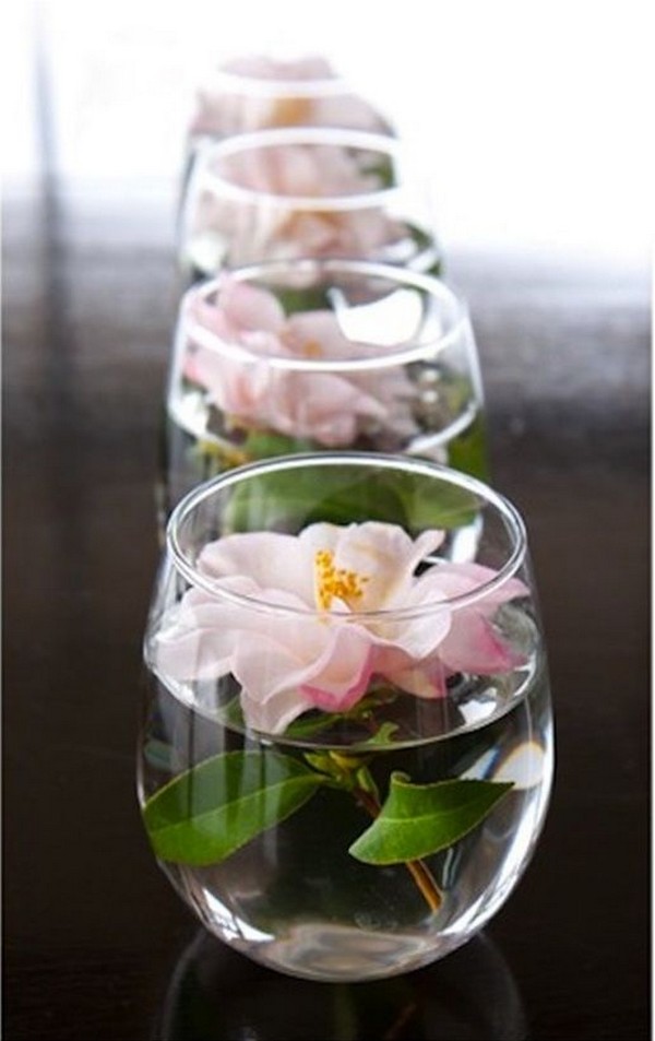 simple floating flowers wedding centerpiece
