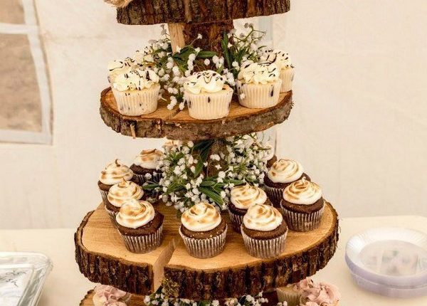 DIY rustic wedding cupcake stand