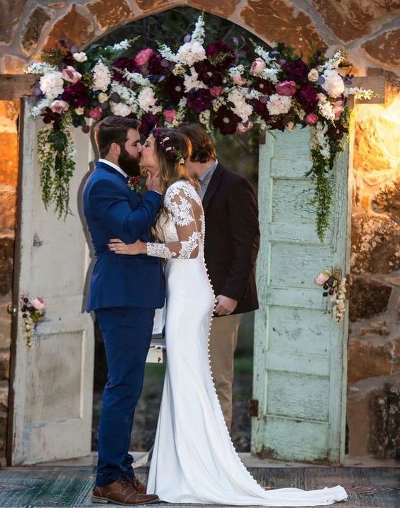 Rustic Old Door Wedding Decor Ideas