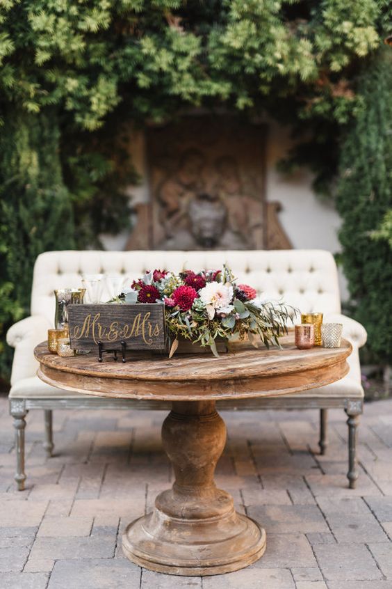 Rustic romantic sweetheart table