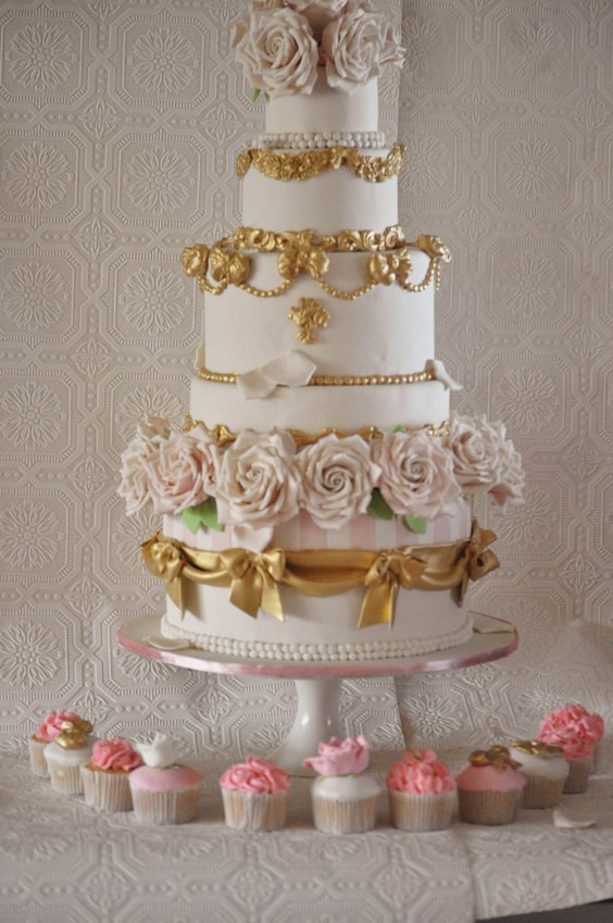 Vintage Marie antoinette Cake