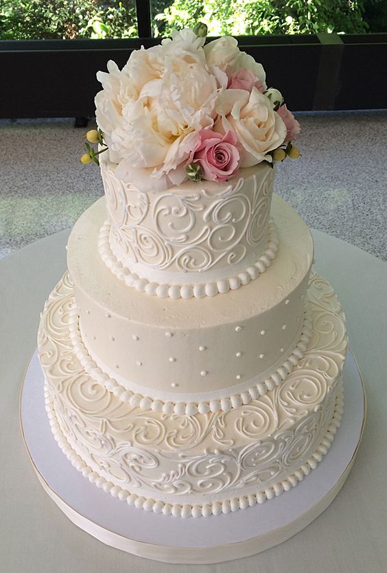 elegant classic wedding cake