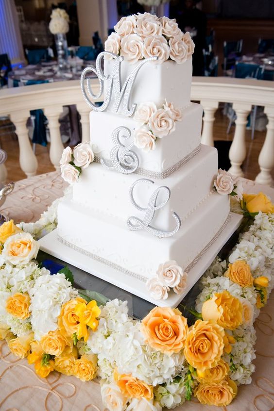 elegant wedding cake