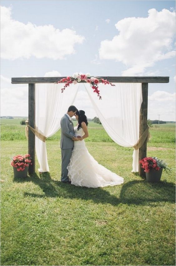 outdoor wedding ceremony arch