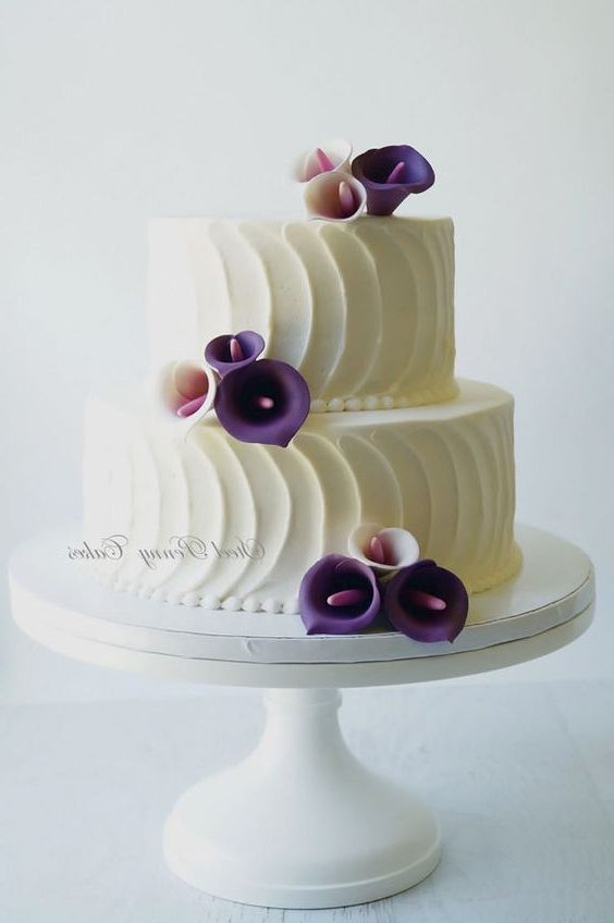 plum calla lilies wedding cake