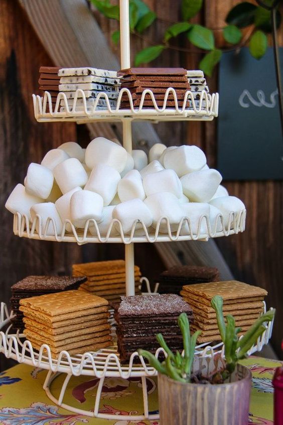 portable s'mores bar for summer weddings