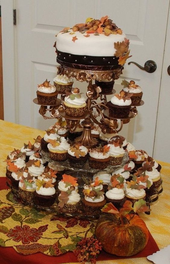 rustic fall wedding cupcake