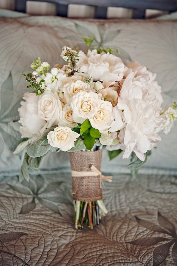 rustic white wedding flowers bouquet