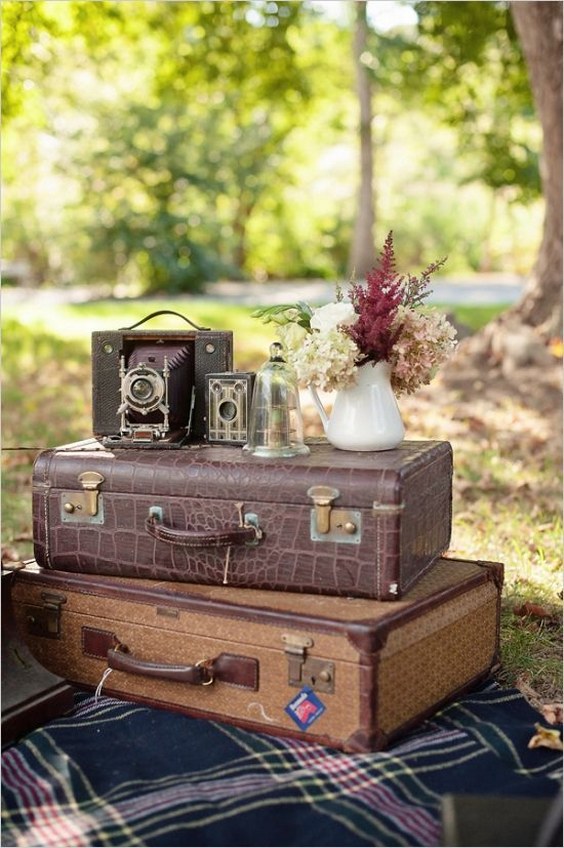 suitcases make great little tables and wedding decor