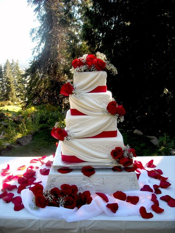 vinatge ivory and red square wedding cake
