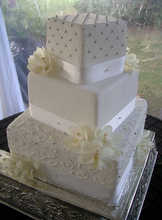 vintage classic square wedding cake