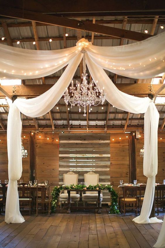 Elegant Vinewood Barn wedding sweetheart table