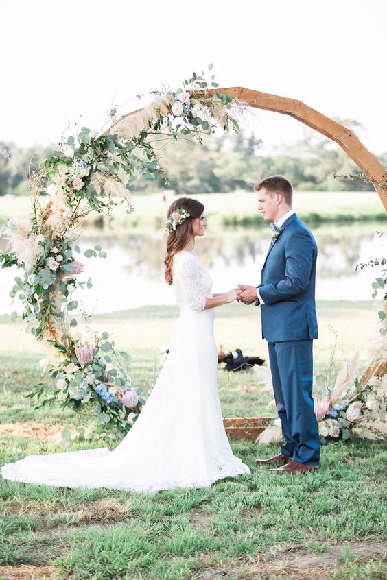 Circle wedding ceremony arch