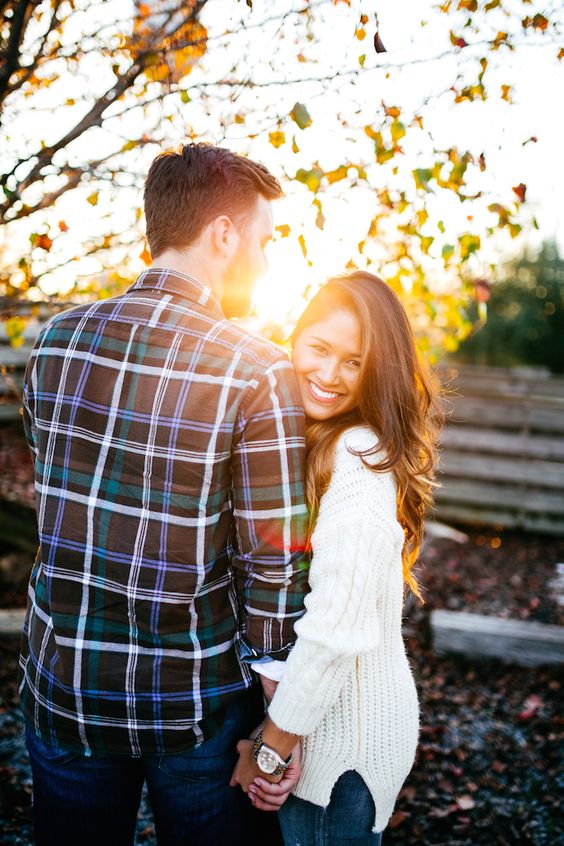 20 Super Captivating Fall Engagement Photo Ideas | Roses & Rings - Part 2