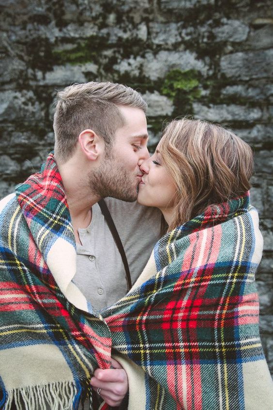 Fall engagement photo poses and pictures