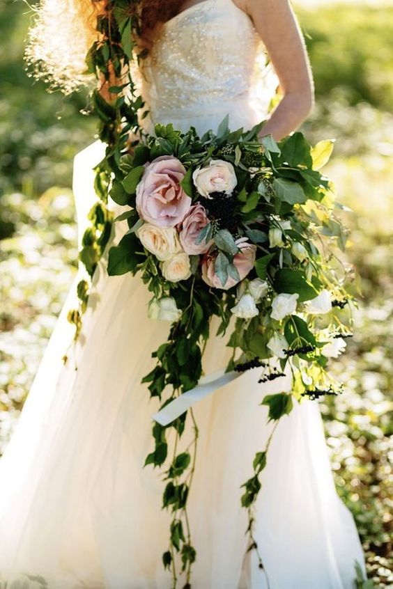 Organic wedding bouquets with cascading ivy cuttings and dark green leaves