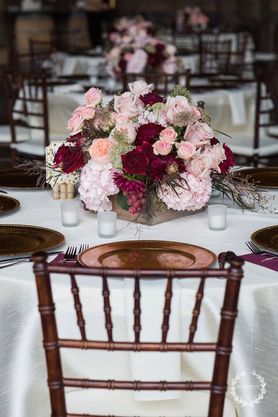 blush, merlot and marsala centerpieces with gold accents for a fall wedding