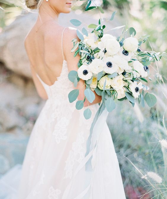 modern, natural bouquet with anemones and thistles