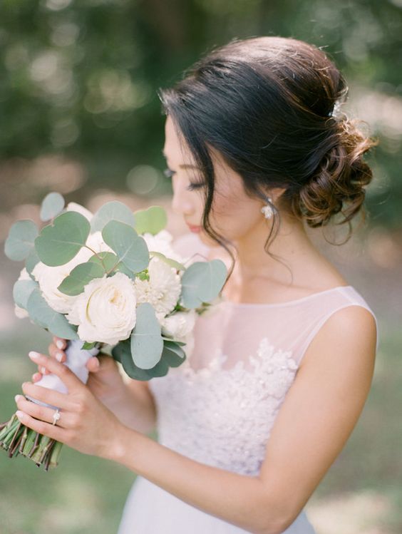 seeded silver dollar eucalyptus wedding bouquet