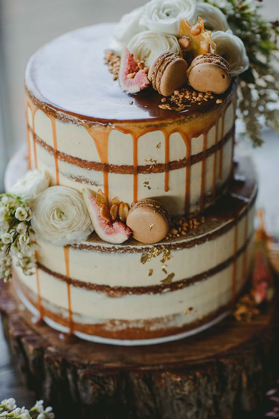 wedding cake inspiration with figs & macaroons
