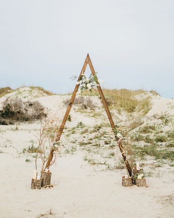 Minimalist ceremony arch for alternative modern beach wedding