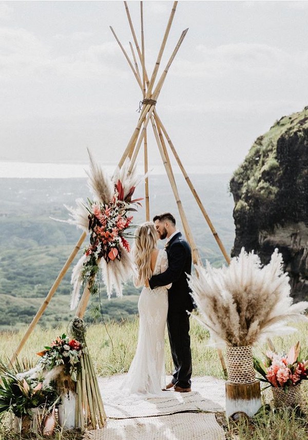 boho pampas grass wedding arch 2-1