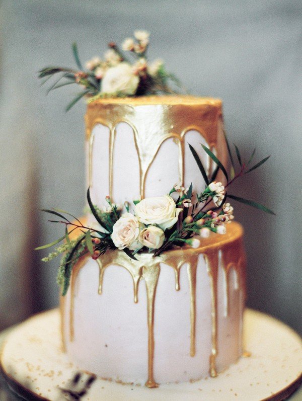 trending metallic gold wedding cake ideas with floral