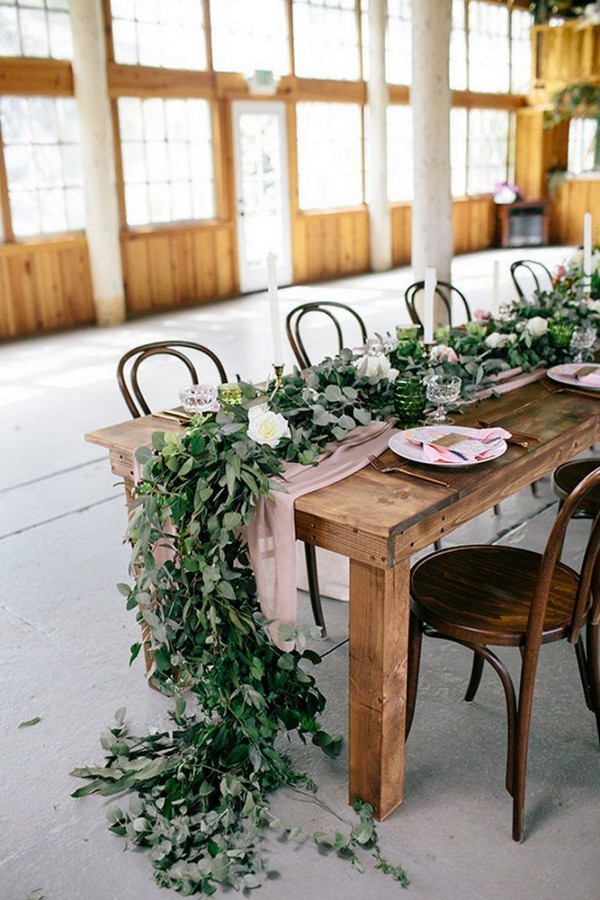 oragnic long greenery garland and dusty fabric wedding centerpieces ideas