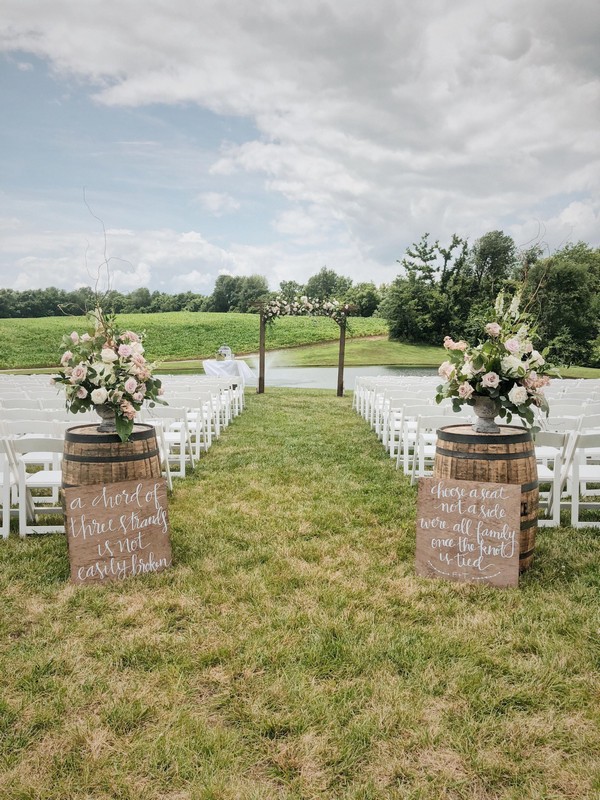 rustic wine barrel and sign welcome decor ideas