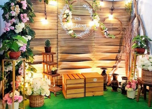 rustic wooden pallet wedding backdrop