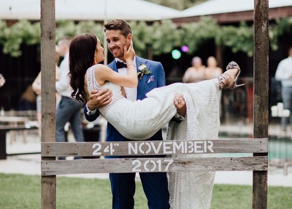 rustic wooden wedding photo booth ideas