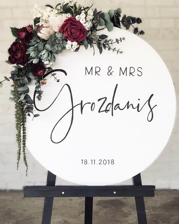 Minimalist circle wedding sign with burgundy flowers