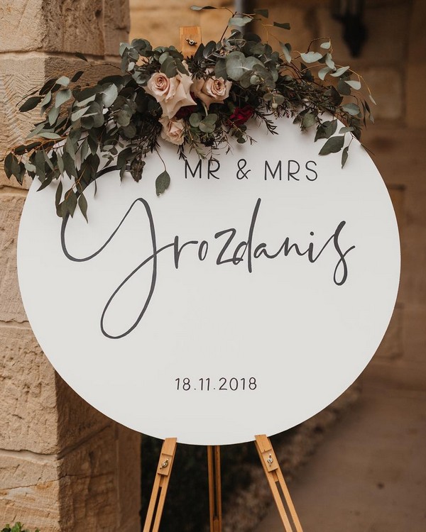 Minimalist greenery circle wedding sign