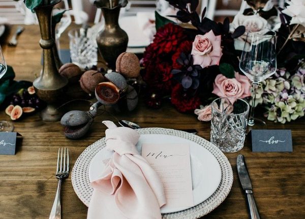 black and blush wedding table decor