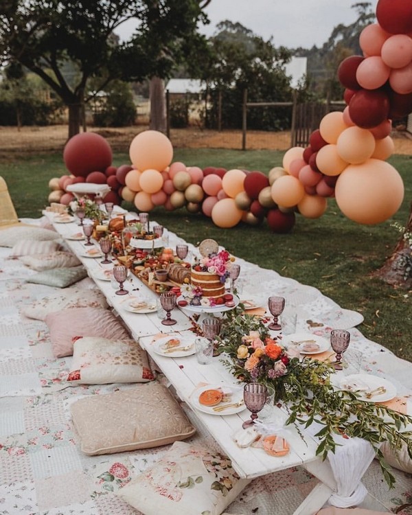 burgundy and peach balloons wedding table reception decor ideas 7