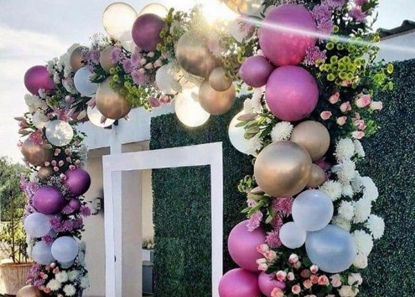 gold and pink balloons wedding photo booth 20