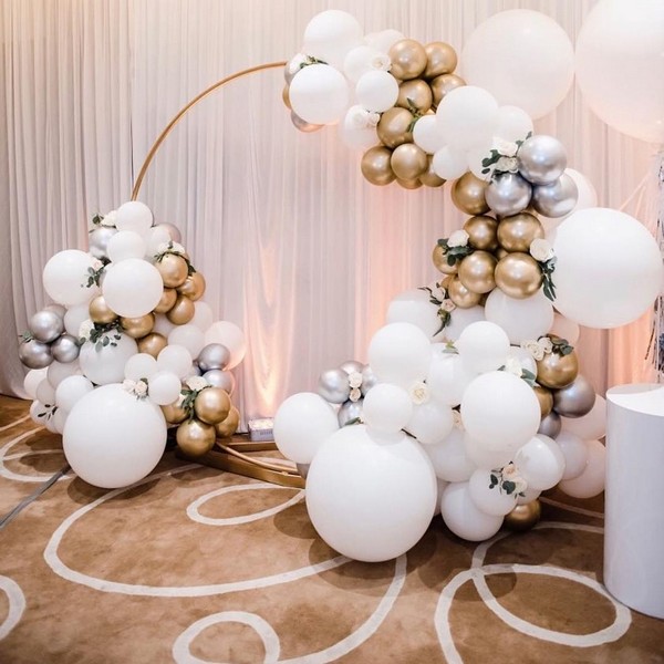 gold and white balloons wedding backdrop decor ideas 14
