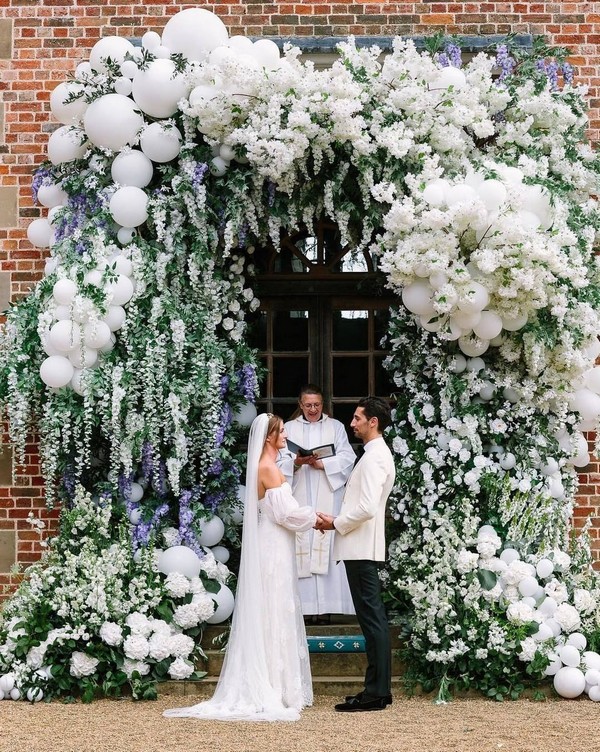 greenery balloons wedding backdrop ideas 9