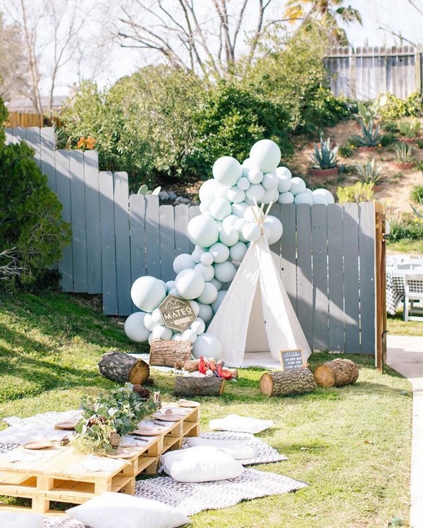light blue balloons wedding reception decor ideas 8