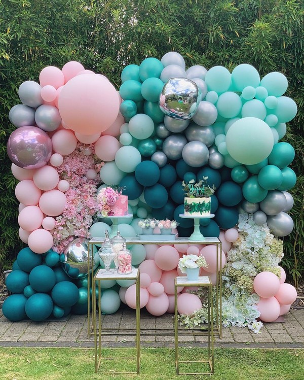 pink and blue balloons wedding reception decor ideas 6