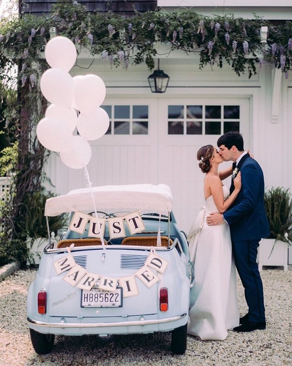 vintage balloons and car wedding ideas 10