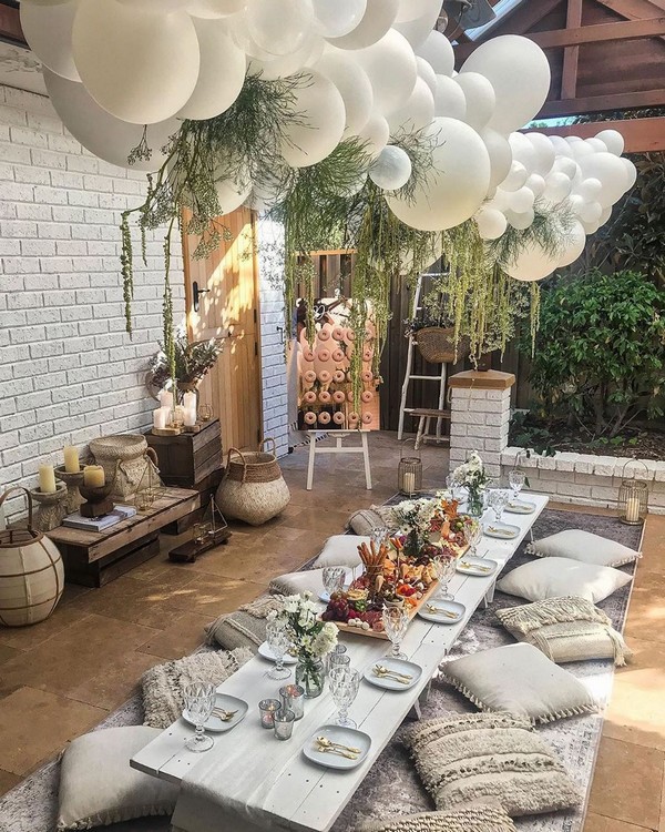 white balloons and greenery wedding reception decor ideas 11