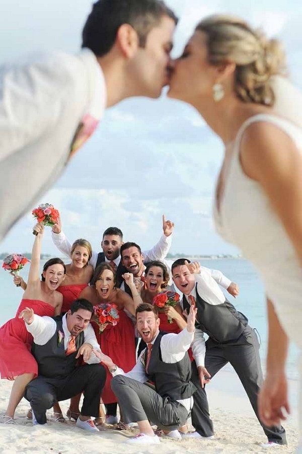 Funny wedding photo ideas with your bridesmaids and groomsmen - funny wedding pose ideas, bridesmaid photos, groomsmen wedding photo ideas, Creative wedding photography