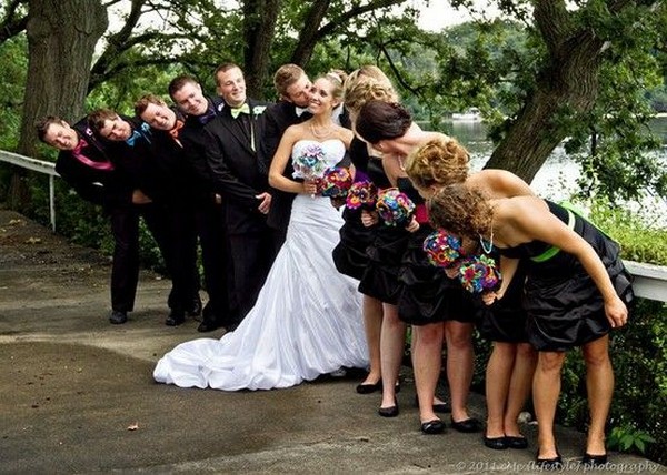 Funny wedding photo ideas with your bridesmaids and groomsmen - funny wedding pose ideas, bridesmaid photos, groomsmen wedding photo ideas, Creative wedding photography