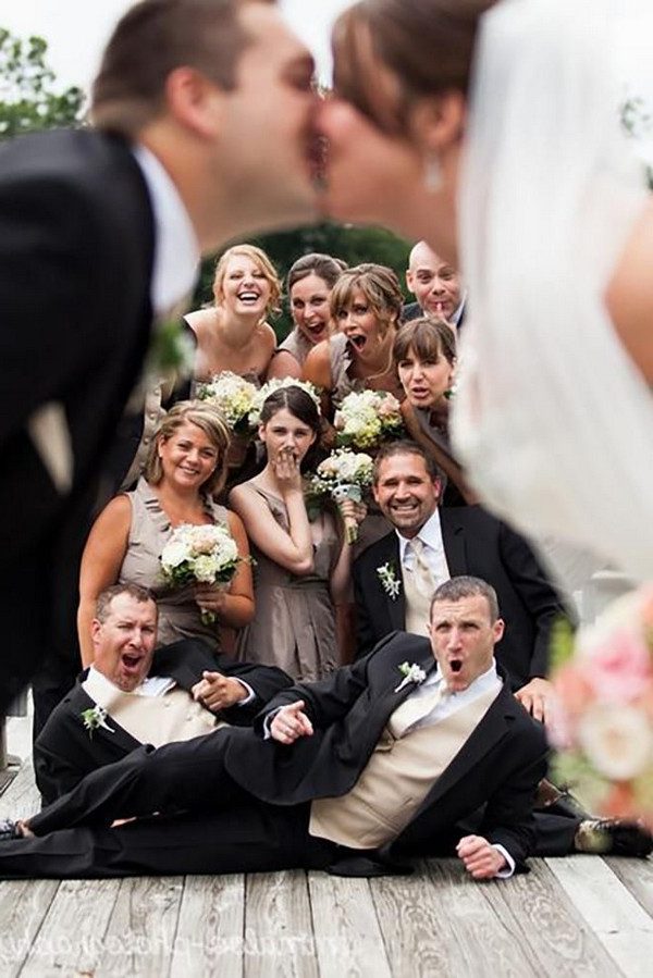 Funny wedding photo ideas with your bridesmaids and groomsmen - funny wedding pose ideas, bridesmaid photos, groomsmen wedding photo ideas, Creative wedding photography