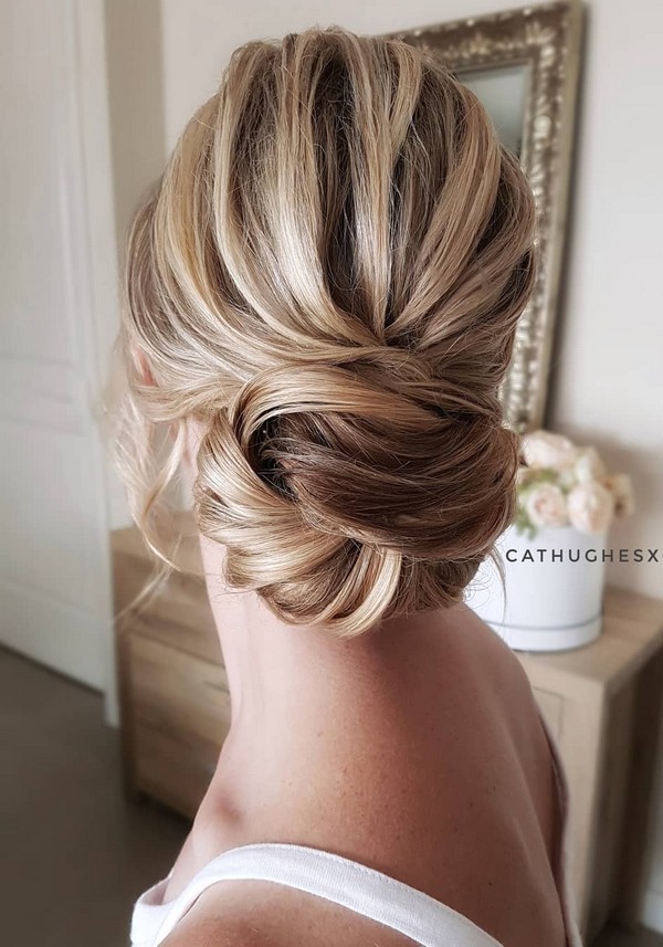 Messy wedding updo hairstyles from cathughesxo