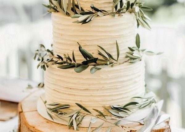 Simple and chic buttercream wedding cakes 5