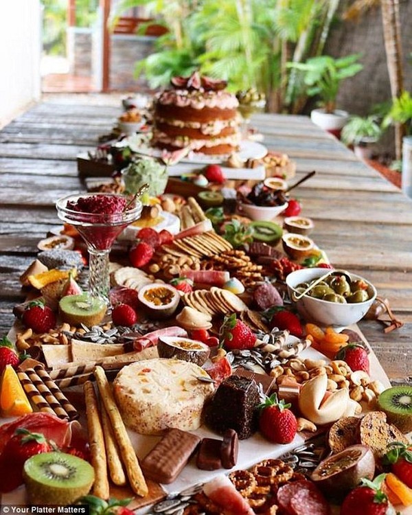 rustic outdoor wedding charcuterie food ideas