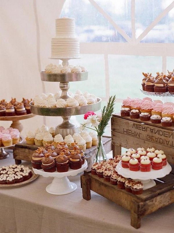 vintage wedding cake display ideas with cupcakes